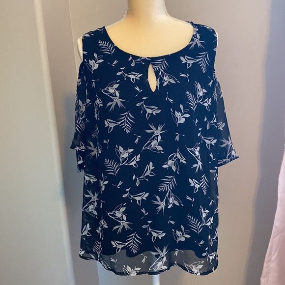 EUC Lane Bryant Cold Shoulder Top Size 18 - Picture 2 of 6